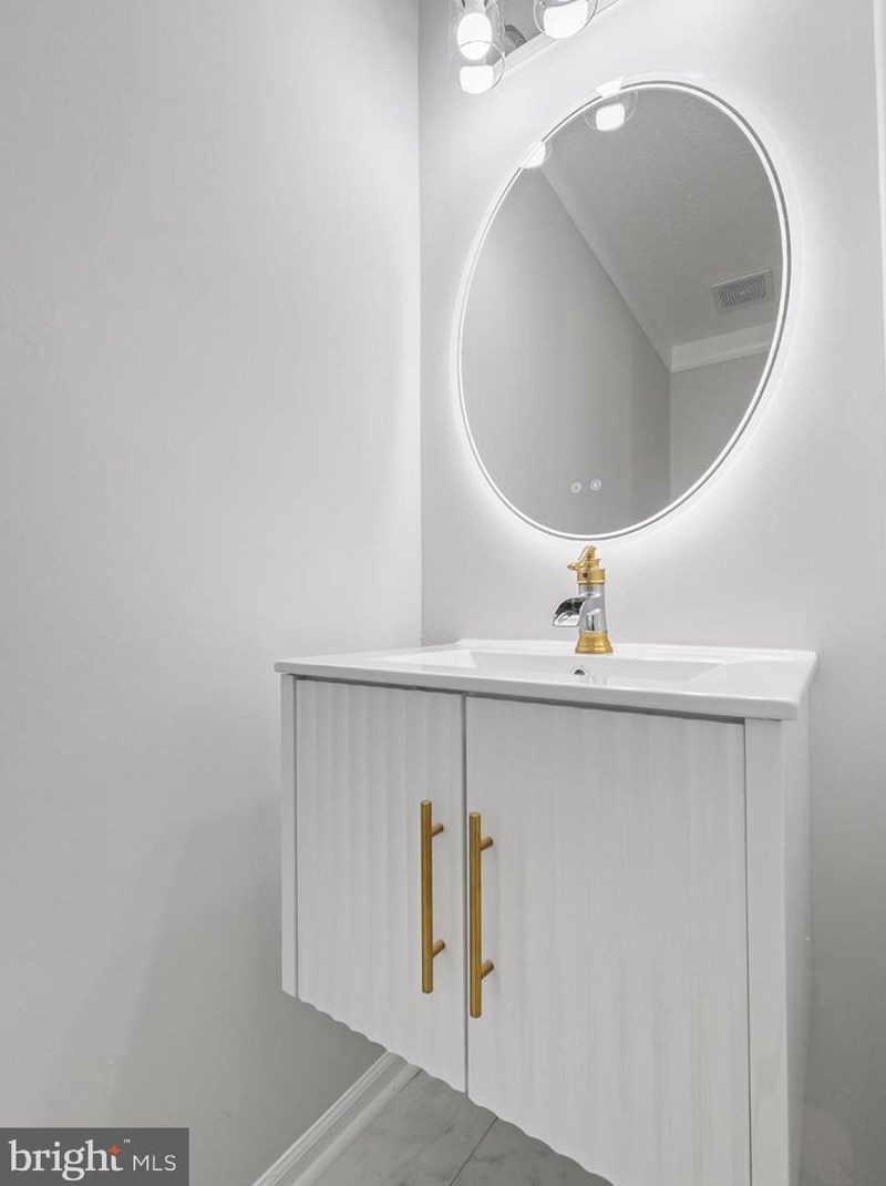 7505 Castle Rock Dr, Clinton MD 20735-1870 exterior