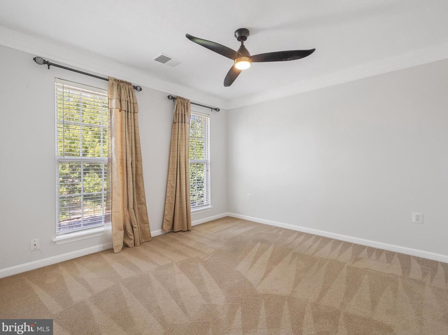 7505 Castle Rock Dr, Clinton MD 20735-1870 exterior