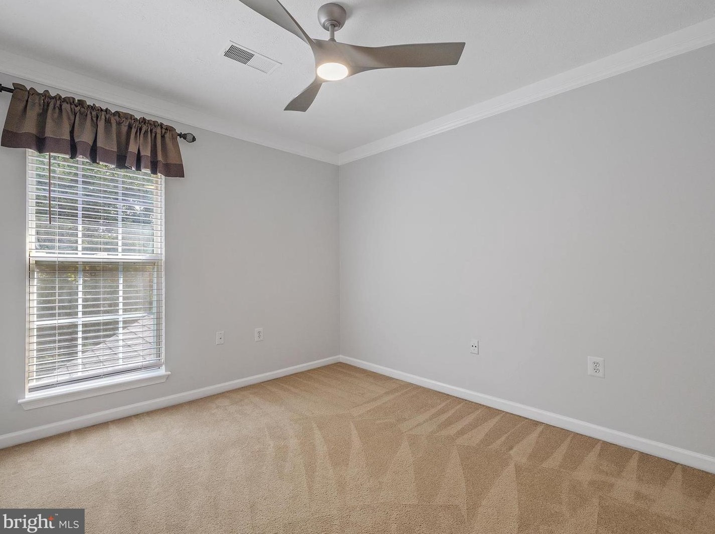 7505 Castle Rock Dr, Clinton MD 20735-1870 exterior