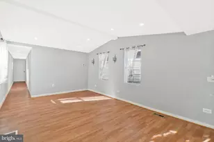 2005 Elmwood Park Dr, Capitol Heights, MD 20743 - Photo 10