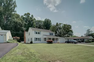 12805 Kendale Ln, Bowie, MD 20715 - Photo 2