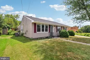 7100 Southlawn Dr, Oxon Hill, MD 20745 - Photo 2