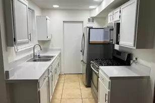 2429 Green Valley Dr, Suitland, MD 20746 - Photo 10