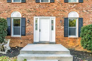 304 Loureiro Ln, Oxon Hill, MD 20745 - Photo 2