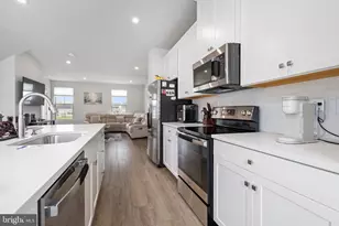 1109 Patuxent Greens Dr, Laurel, MD 20708 - Photo 14