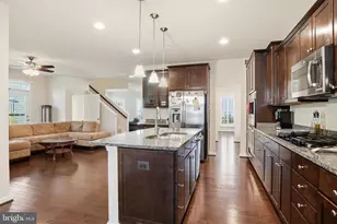 7207 Maisson Ridge Cir, Beltsville, MD 20705 - Photo 2