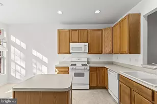 2004 Golden Morning Dr, Bowie, MD 20721 - Photo 4