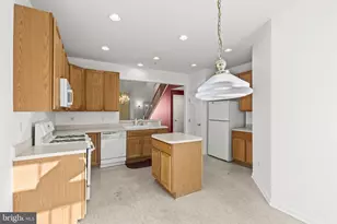 2004 Golden Morning Dr, Bowie, MD 20721 - Photo 2