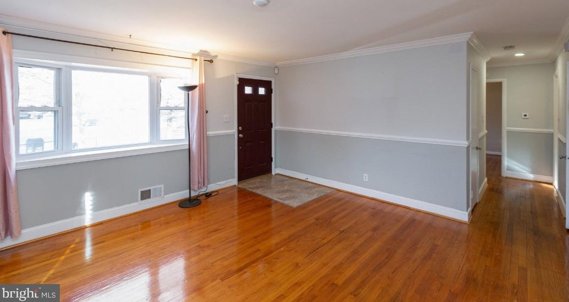 9101 Fowler Ln, Lanham, MD 20706-2451