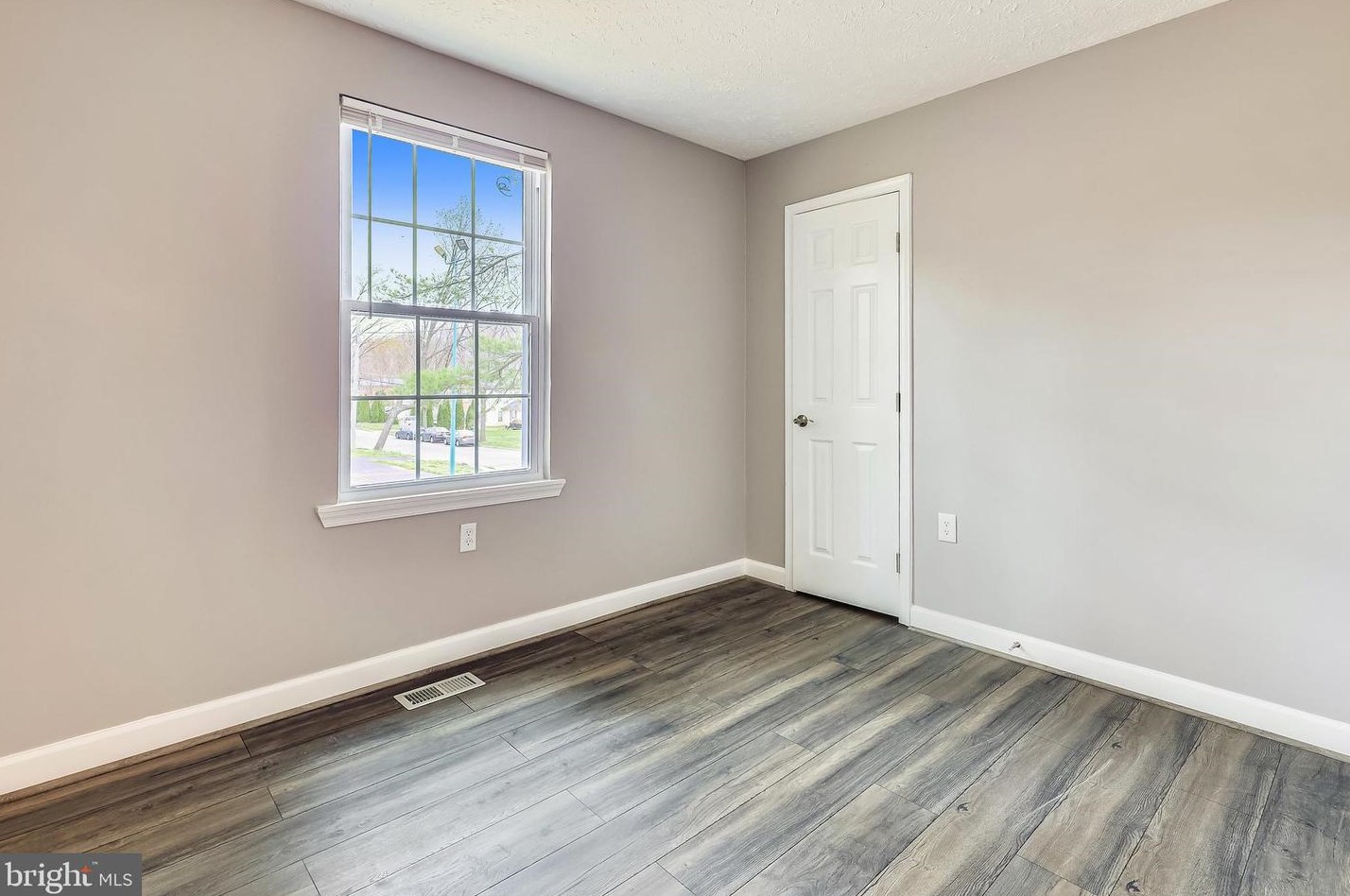 1004 Cypresstree Dr, Capitol Heights MD  20743-6308 exterior