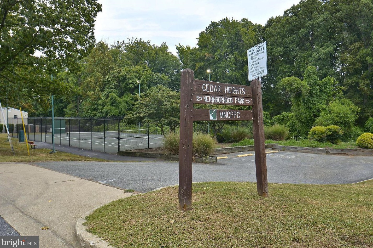 1004 Cypresstree Dr, Capitol Heights MD  20743-6308 exterior