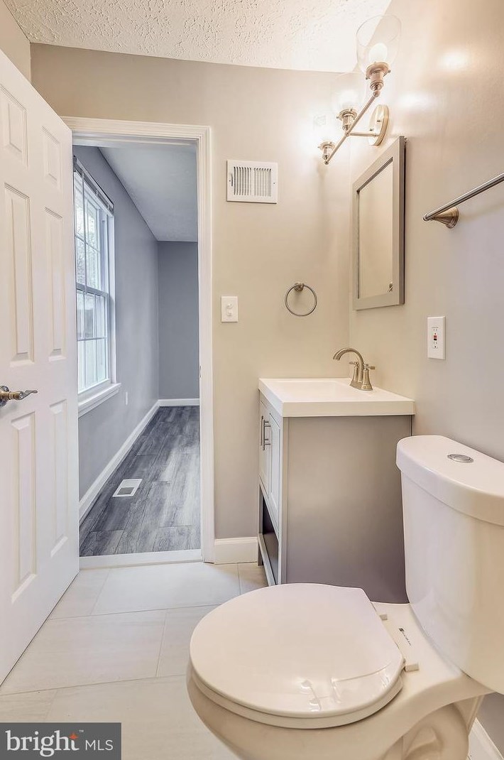 1004 Cypresstree Dr, Capitol Heights MD  20743-6308 exterior