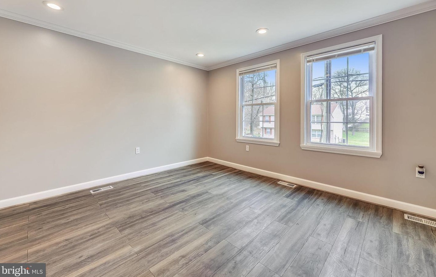 1004 Cypresstree Dr, Capitol Heights MD  20743-6308 exterior