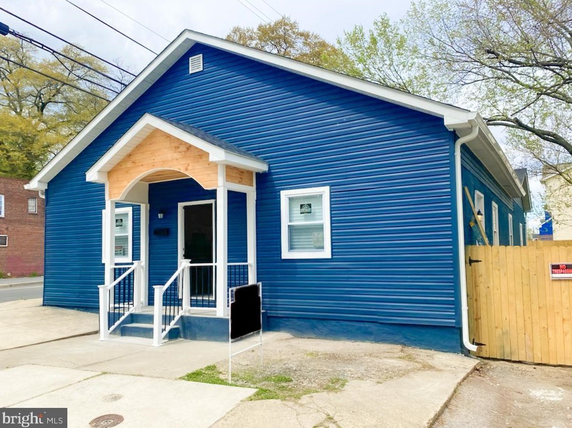 5028 Emo St, Capitol Heights, MD 20743-2857