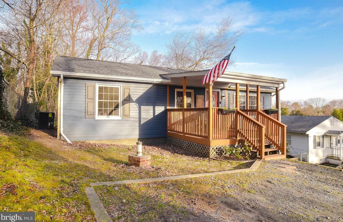 26293 Riverview Dr, Hollywood, MD 20636-2472