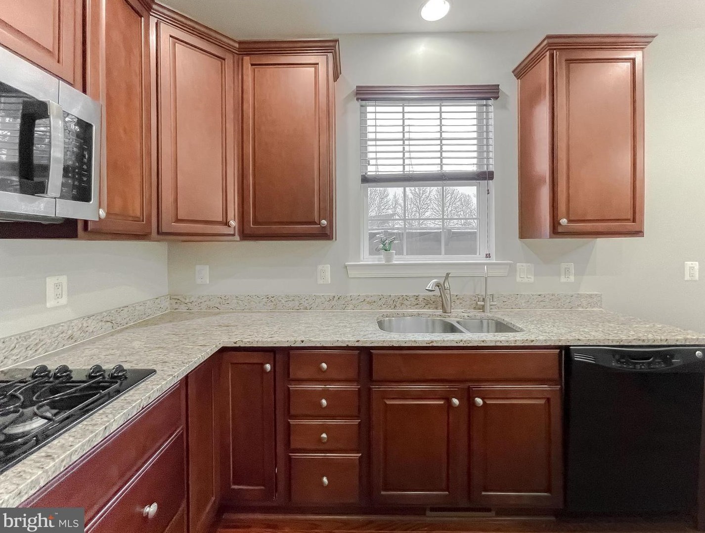 46946 Pembrooke St, Lex Pk MD  20653-8222 exterior