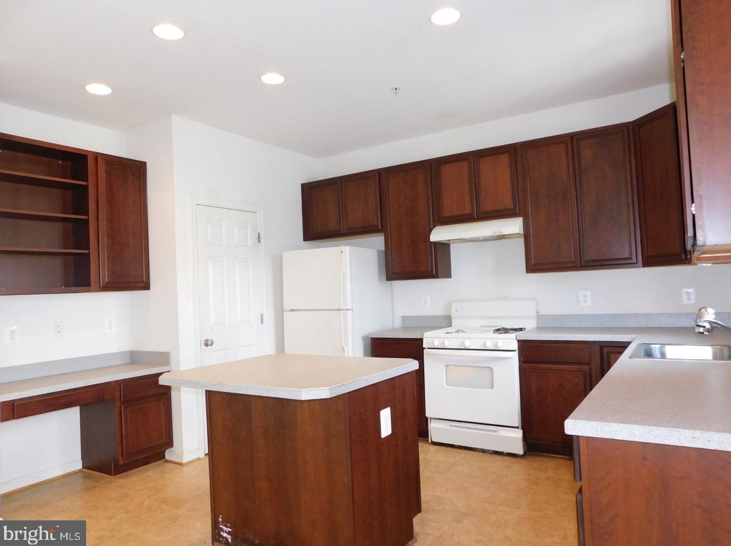 45583 Catalina Ln, California, MD 20619-5119