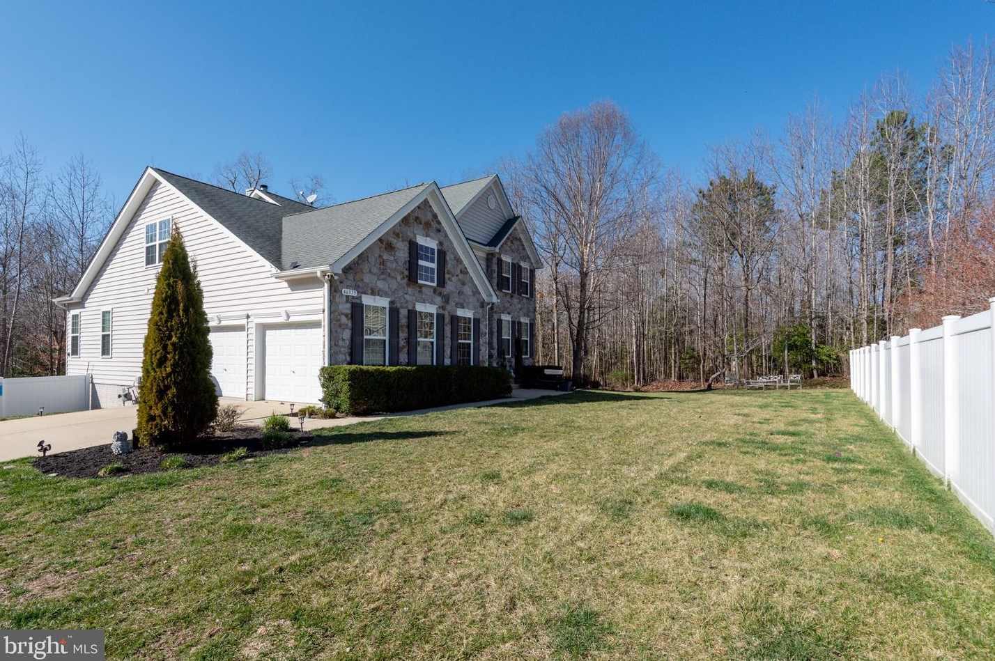 46979 Pembrooke St, Lex Pk MD  20653-8222 exterior