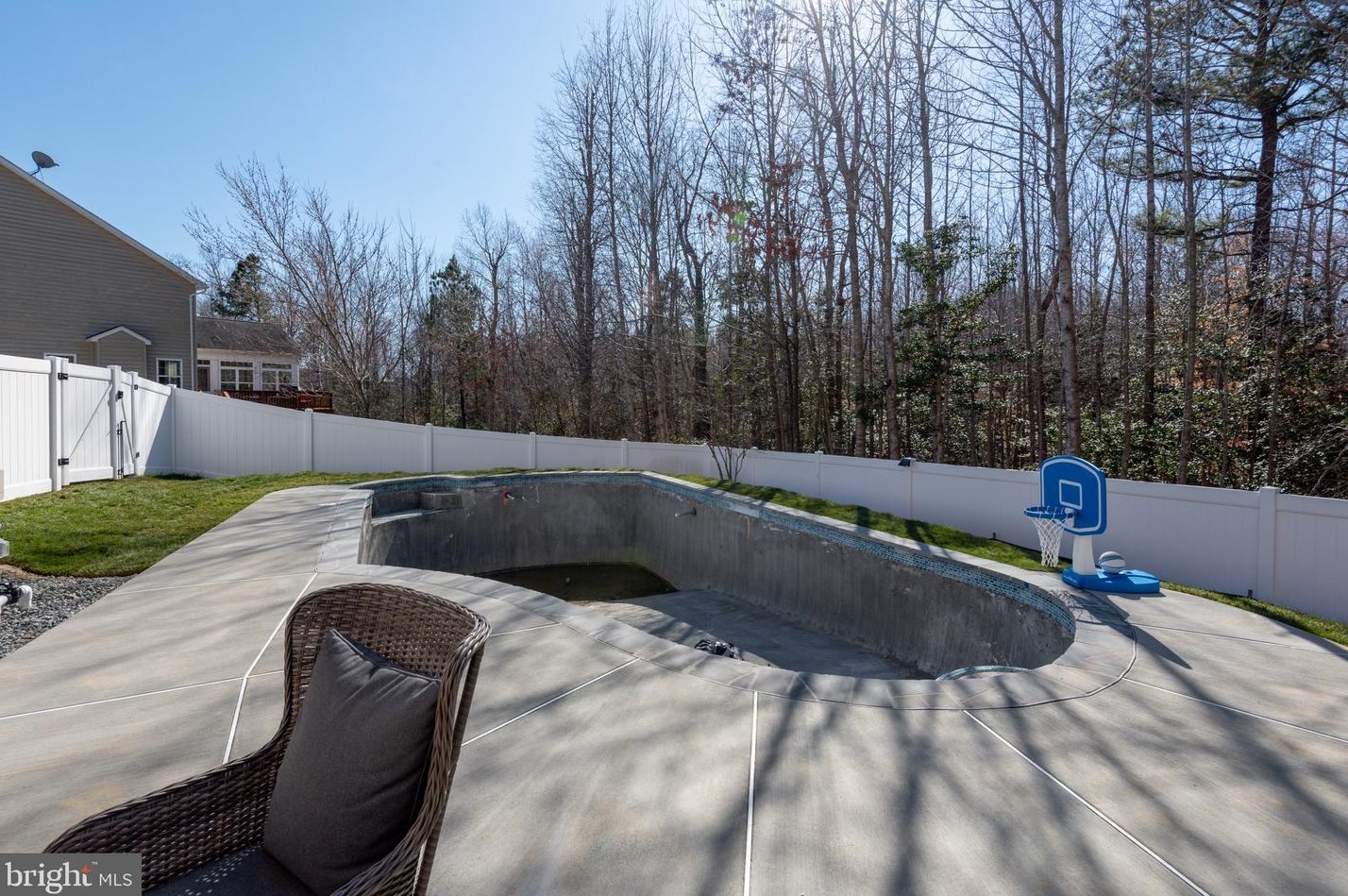 46979 Pembrooke St, Lex Pk MD  20653-8222 exterior