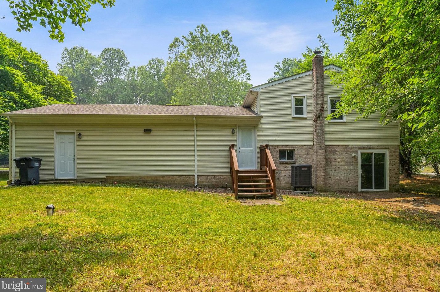 39556 Mason Dr, Mechanicsville MD 20659-2247 exterior