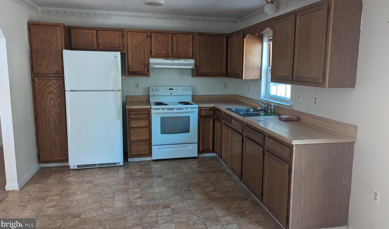 38430 Arlington Dr, Mechanicsville, MD 20659-6313