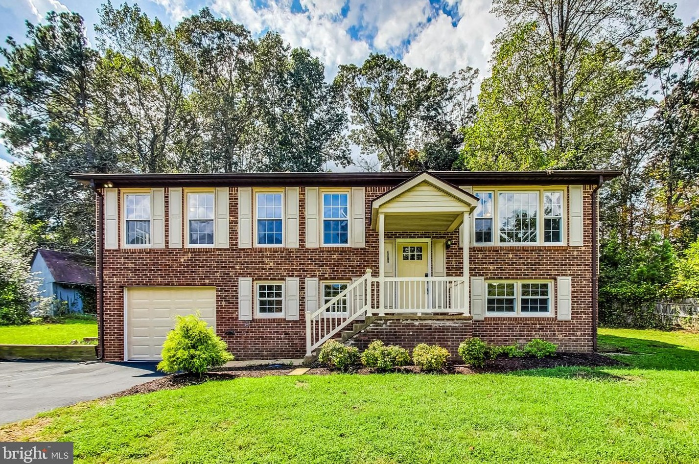 39778 Daniel Cir, Mechanicsville, MD 20659
