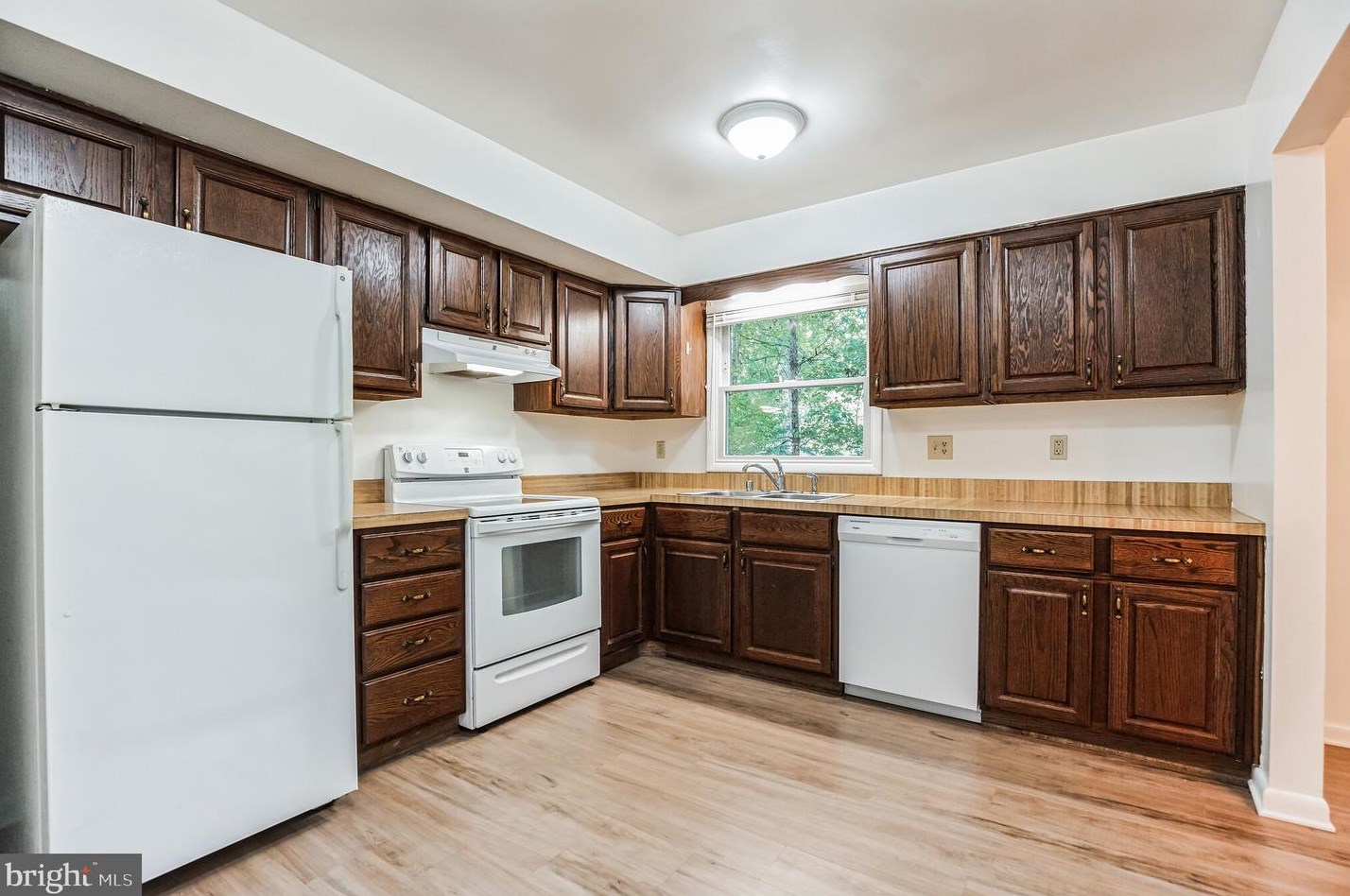 21620 Columbia St, Lex Pk, MD 20653-2544