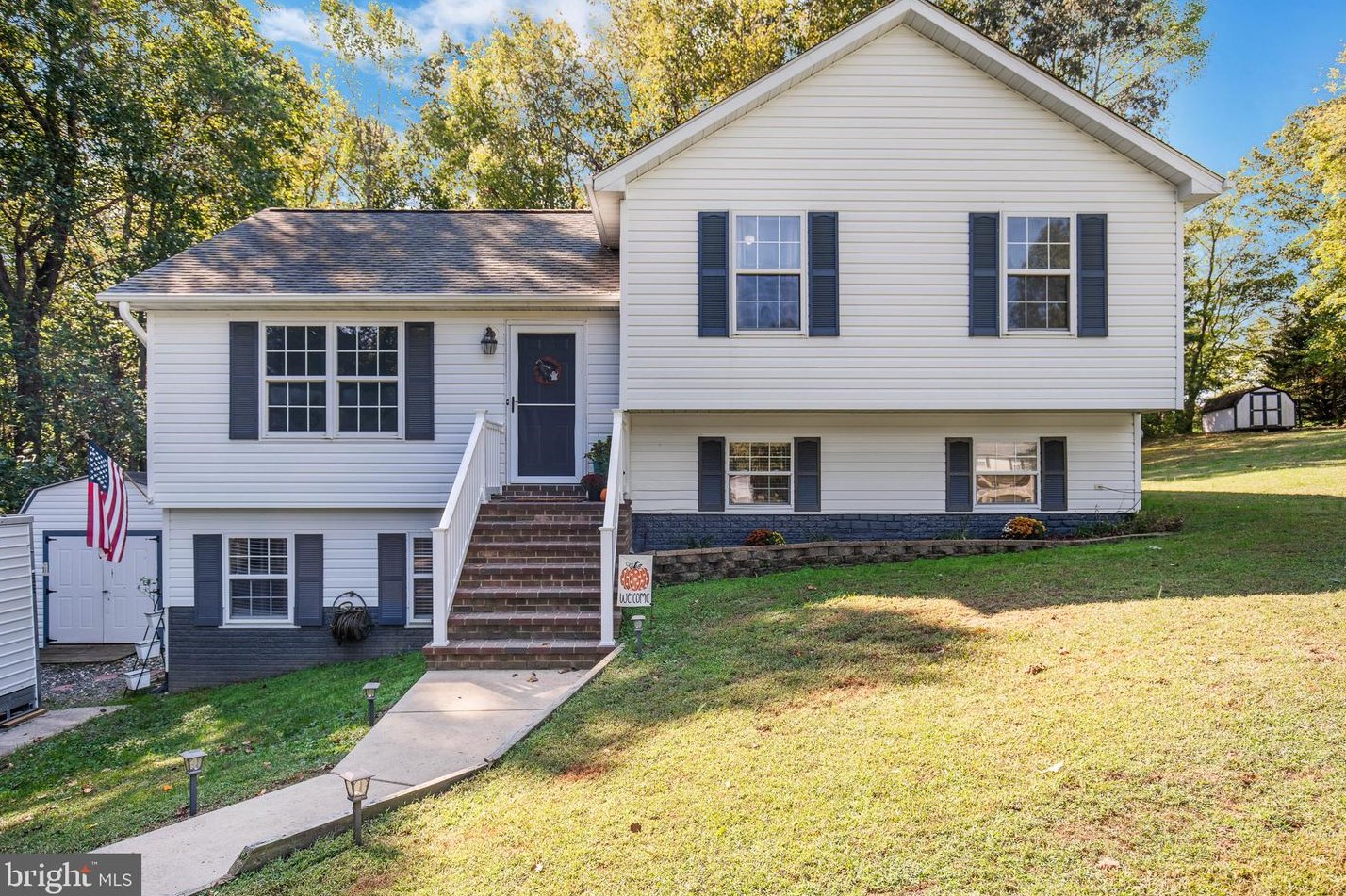 39055 Loris Ct, Mechanicsville, MD 20659