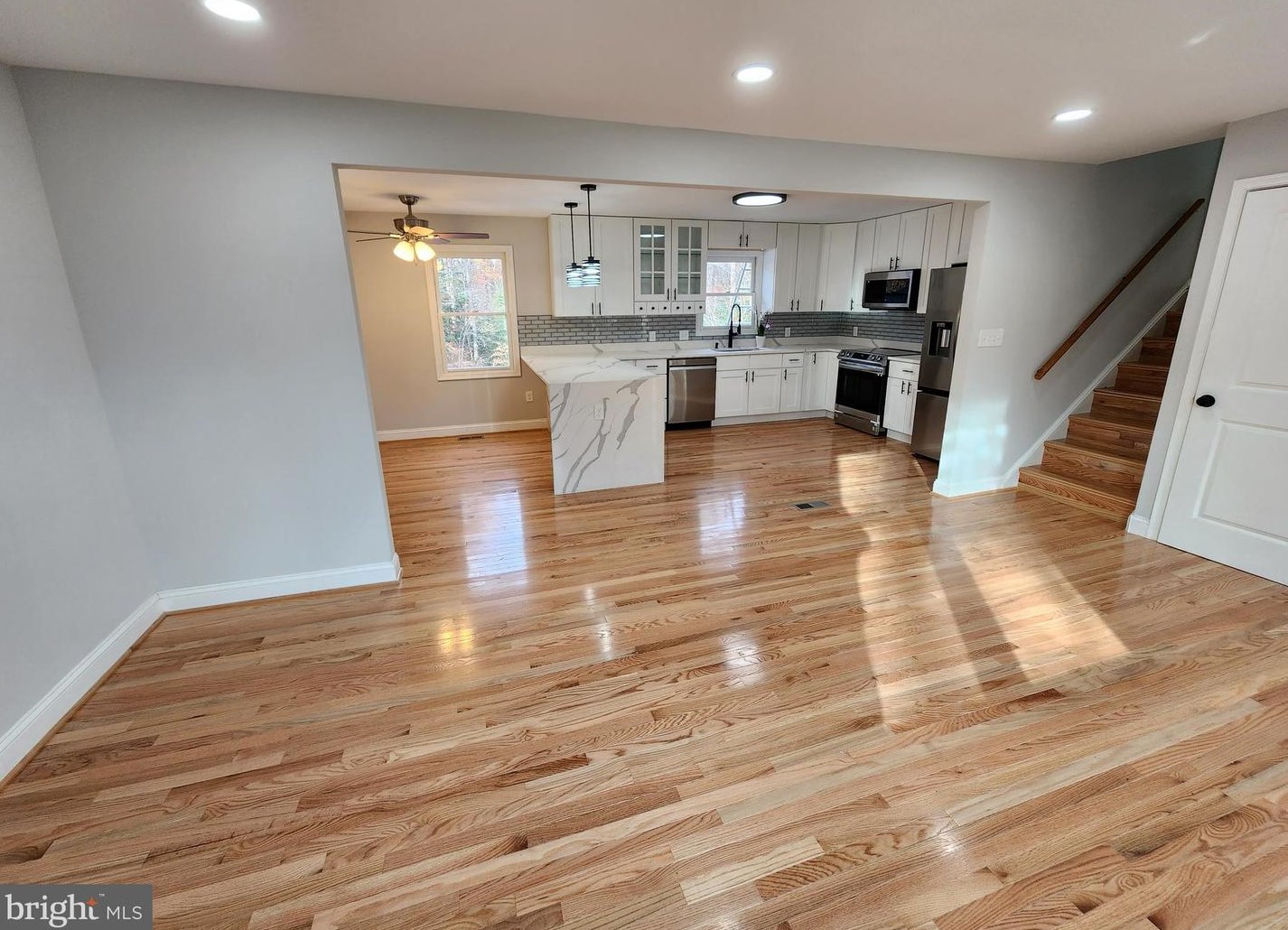 37192 E Lakeland Dr, Mechanicsville, MD 20659