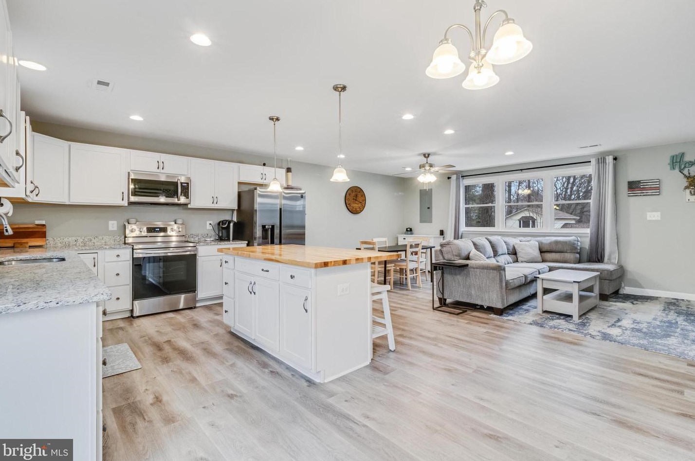 29963 Hillview Dr, Mechanicsville, MD 20659