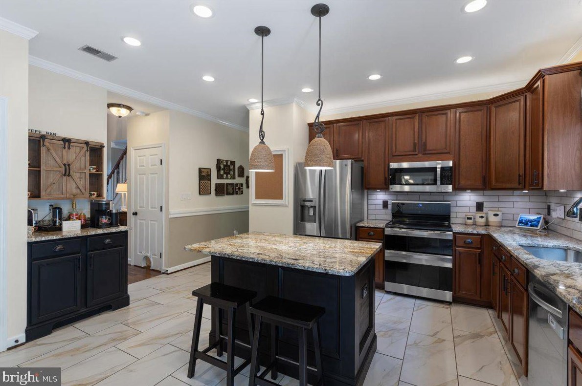 38341 Barbara Ct, Mechanicsville, MD 20659