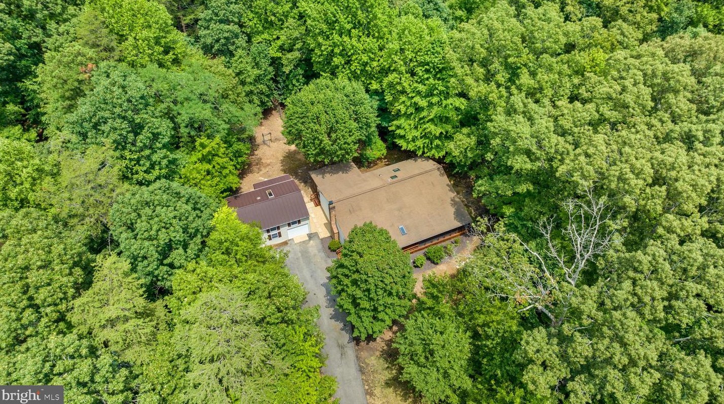 43560 Little Cliffs Rd, Hollywood, MD 20636