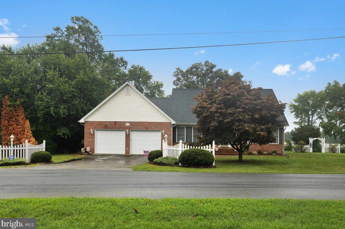 40305 Beach Dr, Mechanicsville, MD 20659