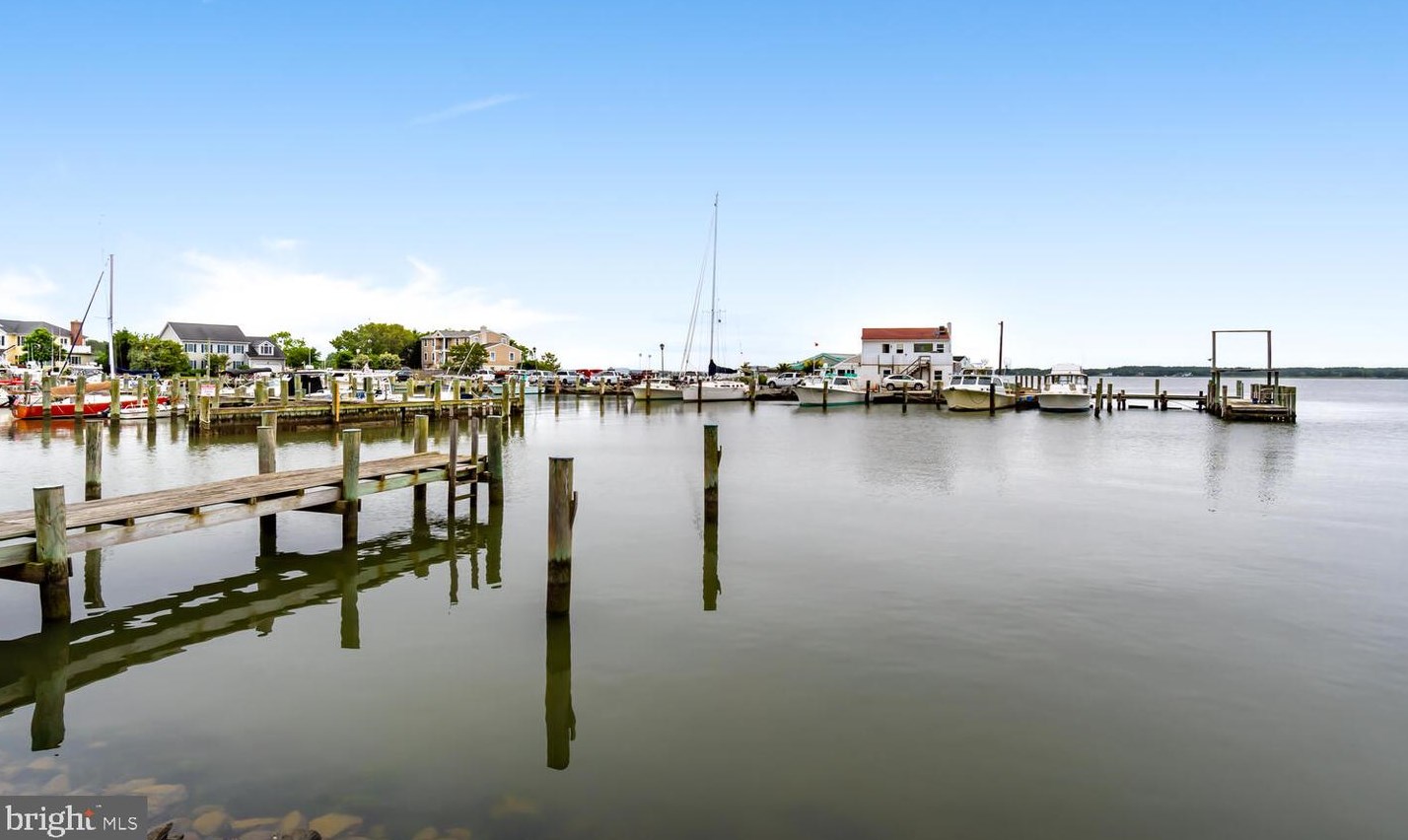 107 Pleasant St, Oxford, MD 21654-1024