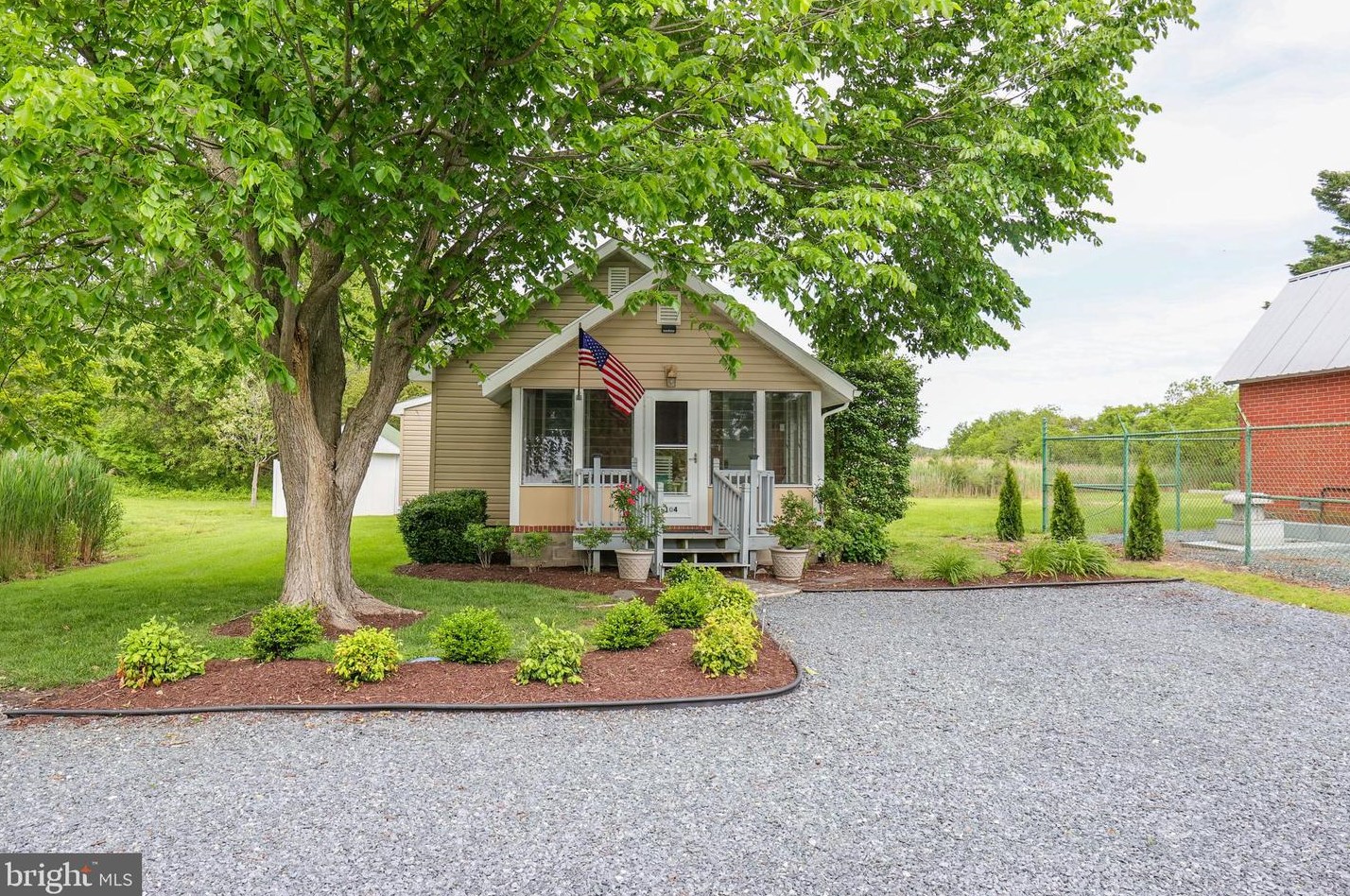 104 Bonfield Ave, Oxford, MD 21654-1257
