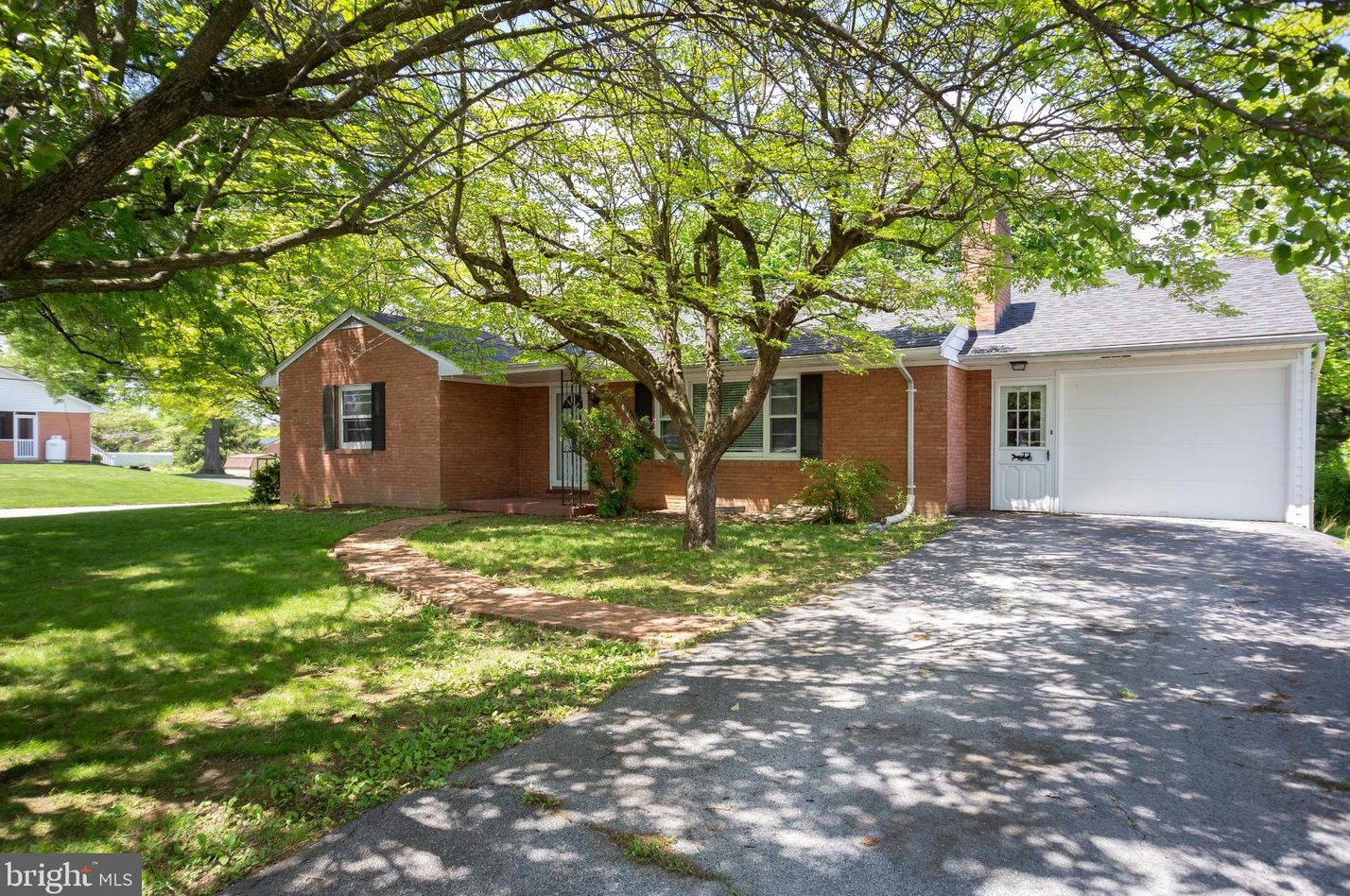 16102 Cloverton Ln, Williamsport, MD 21795-1121