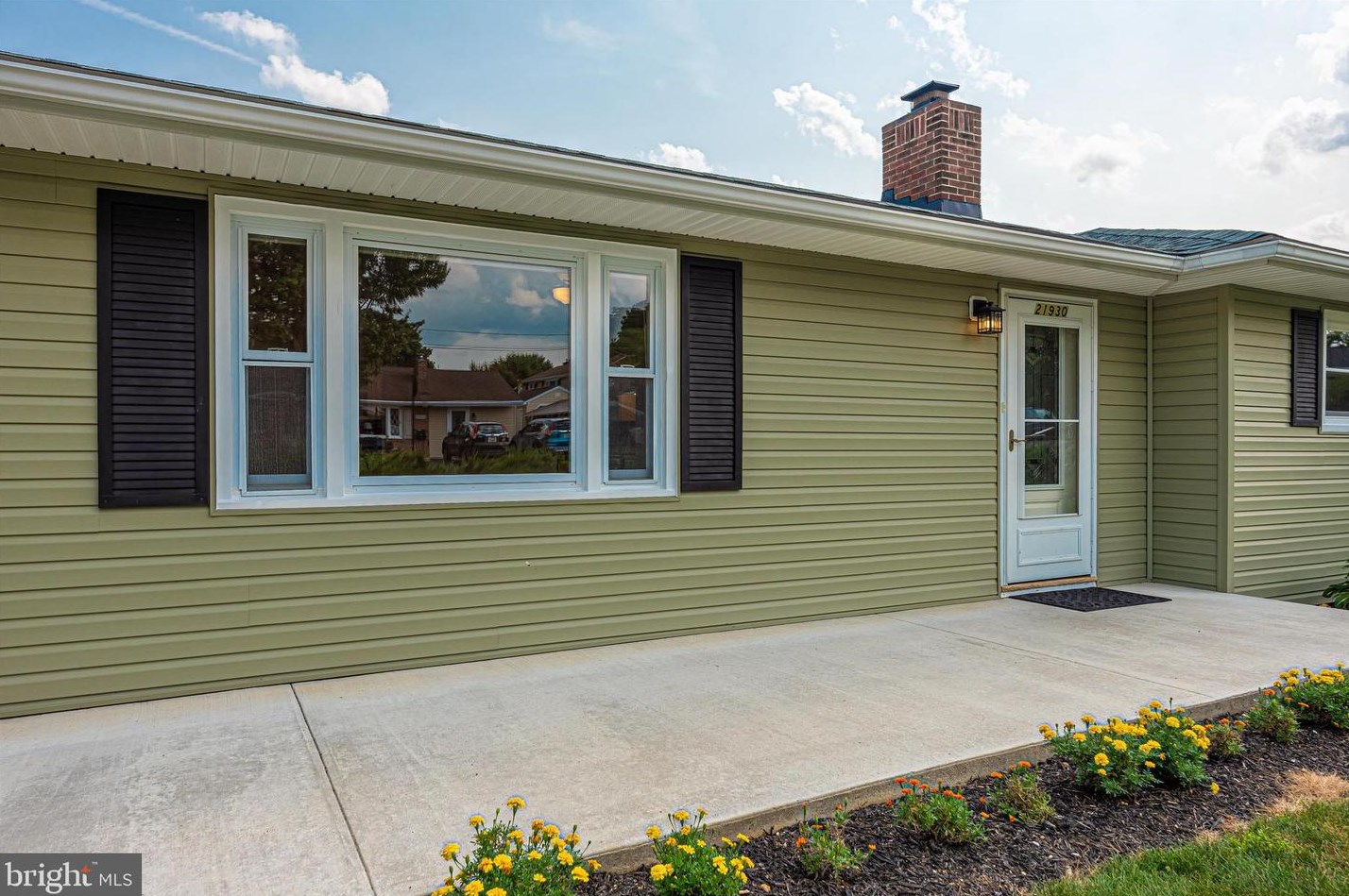 21930 Holiday Dr, Smithsburg, MD 21783