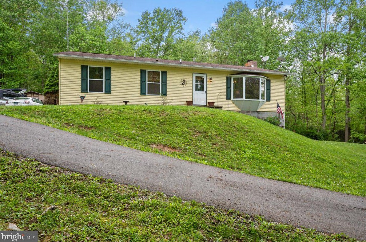 12532 Seavolt Rd, Hancock, MD 21750