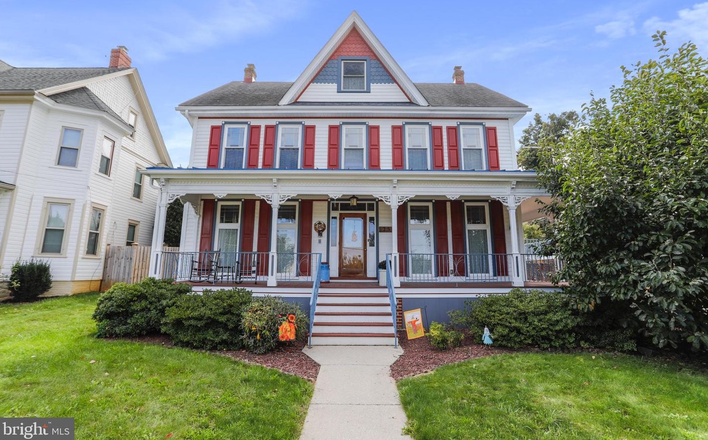 25 W Water St, Smithsburg, MD 21783