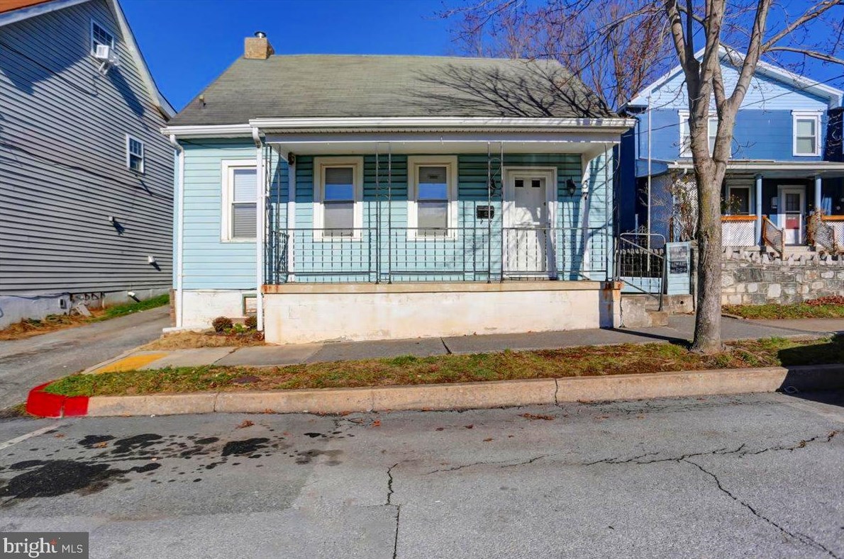 37 Salisbury St, Williamsport, MD 21795-1022