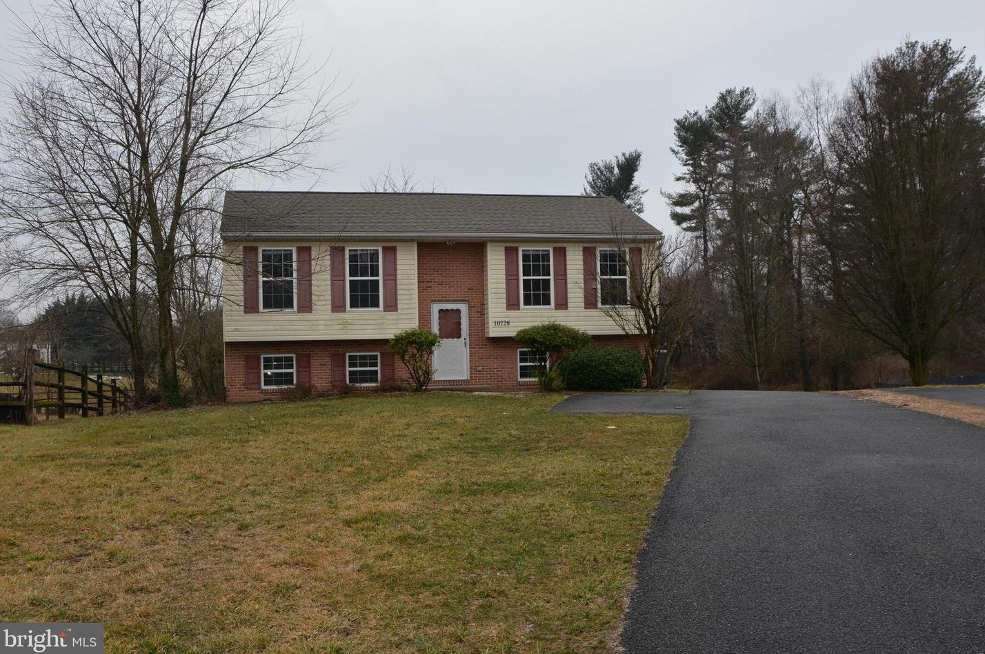 10728 Greenwich Dr, Williamsport, MD 21795