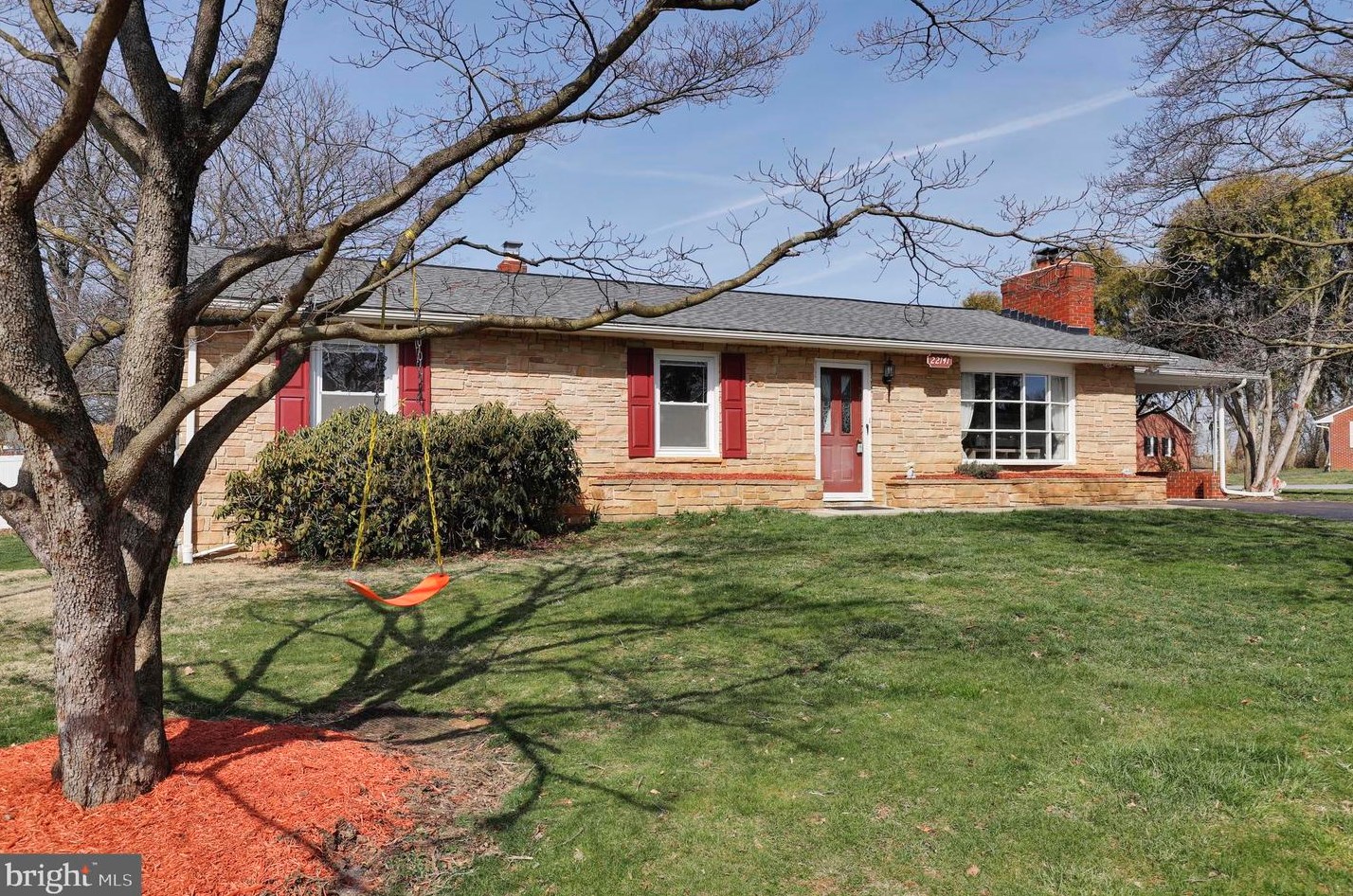22141 Holiday Dr, Smithsburg, MD 21783