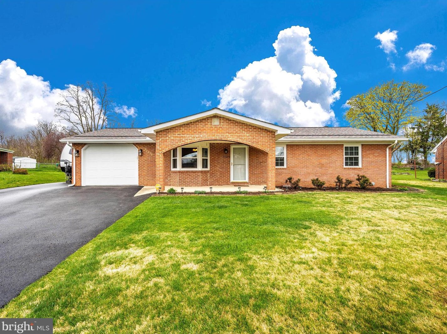 22048 Holiday Dr, Smithsburg, MD 21783