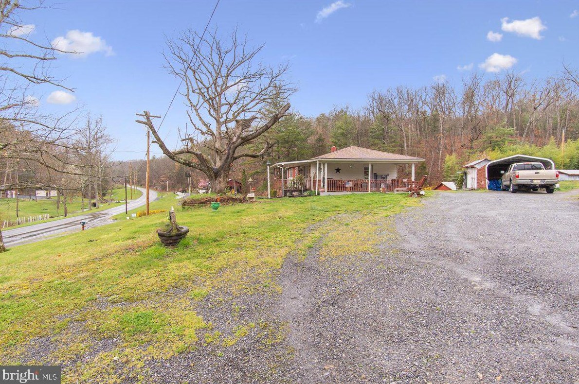 14040 Hollow Rd, Hancock, MD 21750