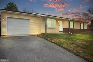 1349 Cedarwood Dr, Hagerstown, MD 21742 - Photo 6