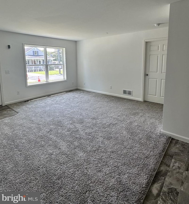 104 Elm St, Hebron, MD 21830-1310