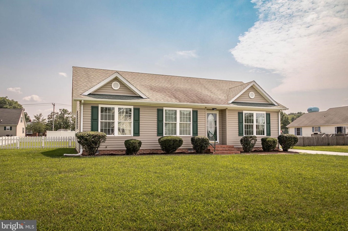 305 Autumn Ridge Dr, Hebron, MD 21830