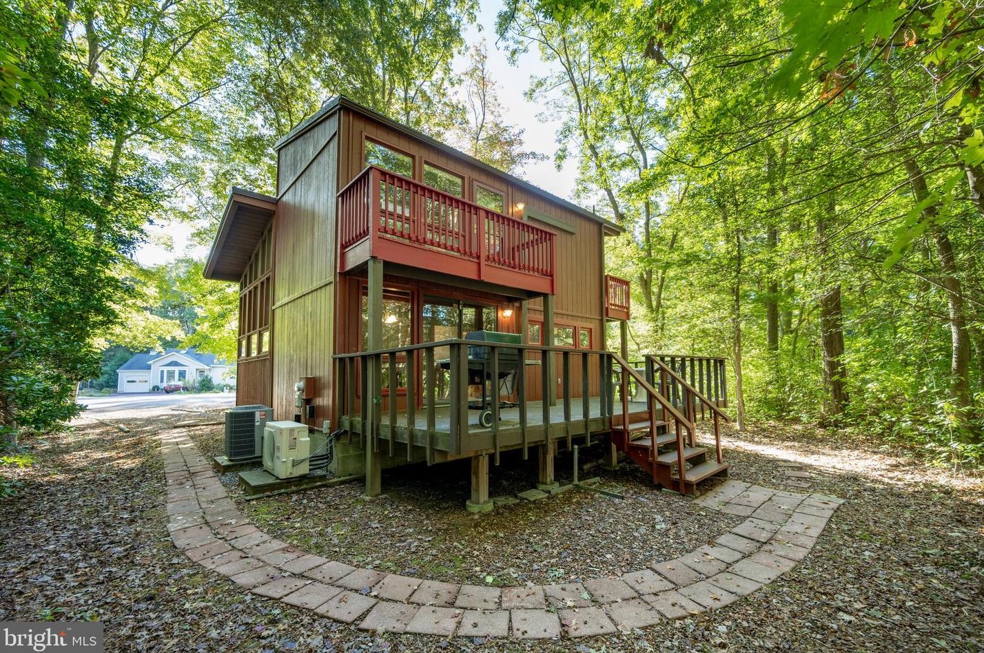 8 Holly Ct, Berlin, MD 21811