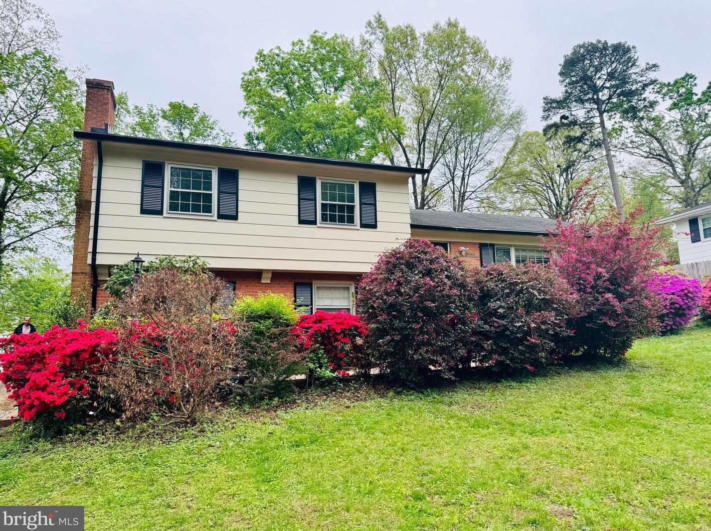 2414 Commonwealth Dr, Charlottesville, VA 22901
