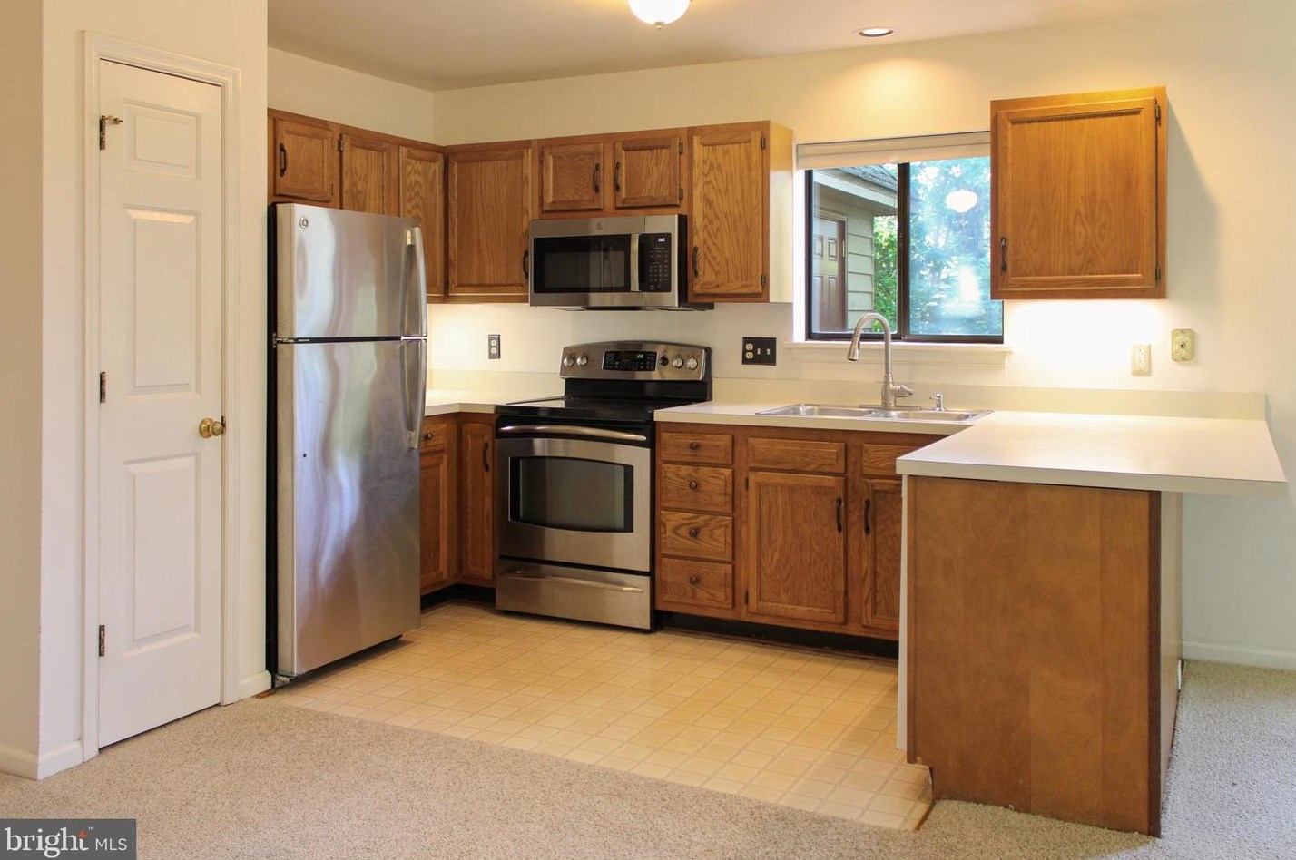 1304 Creekside Dr, Charlottesville, VA 22902-7223